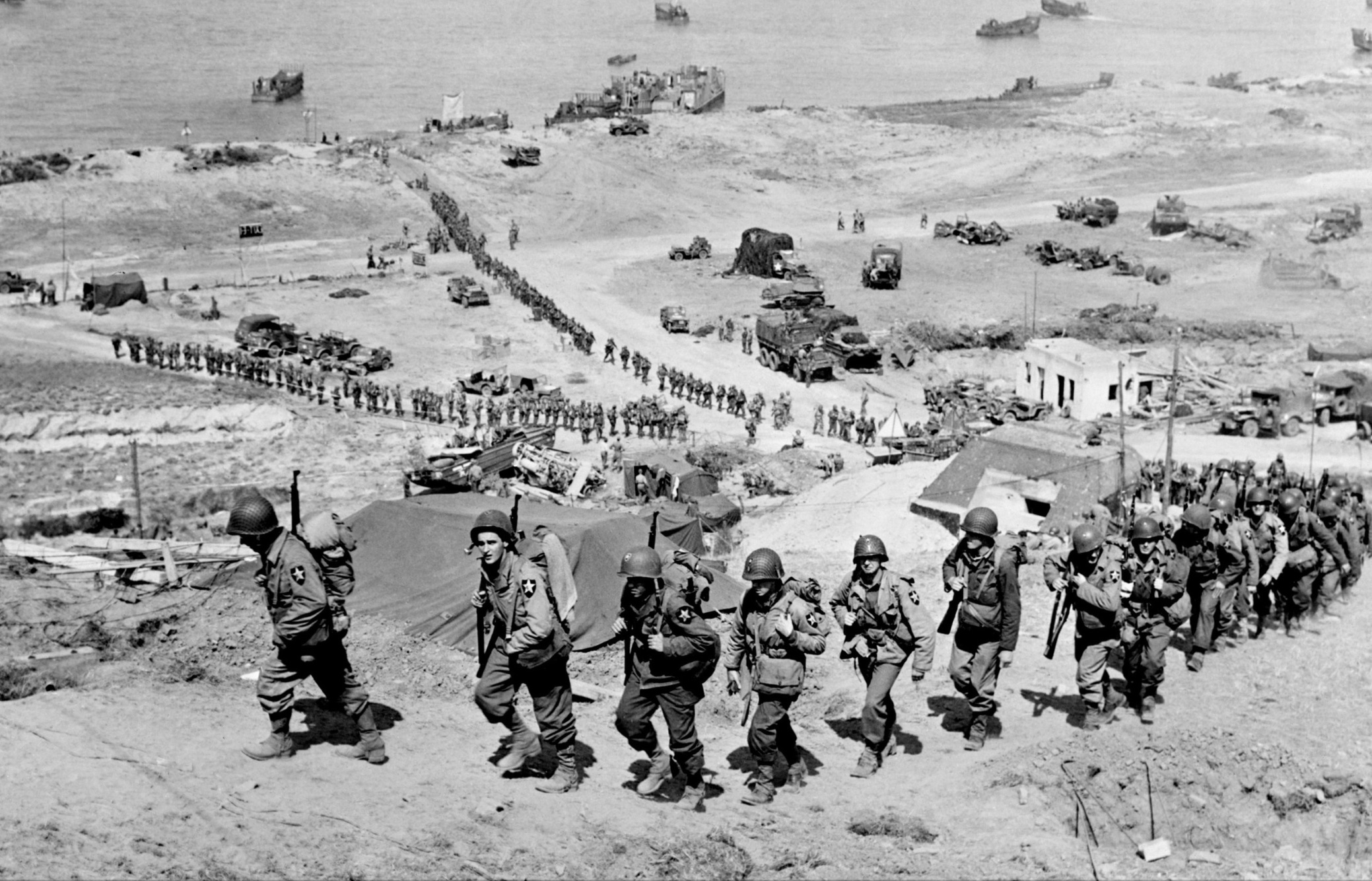 2nd Infantry Division troops and equipment going up the bluff via the E-1 draw 